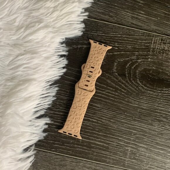 Ultra Soft Silicone Khaki Leopard Engraved Apple Watch Band | 38/40/41mm - Picture 2 of 4